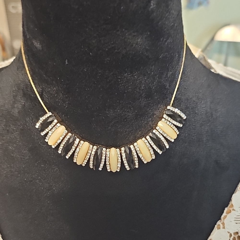 Elegant Gold and Cream Necklace